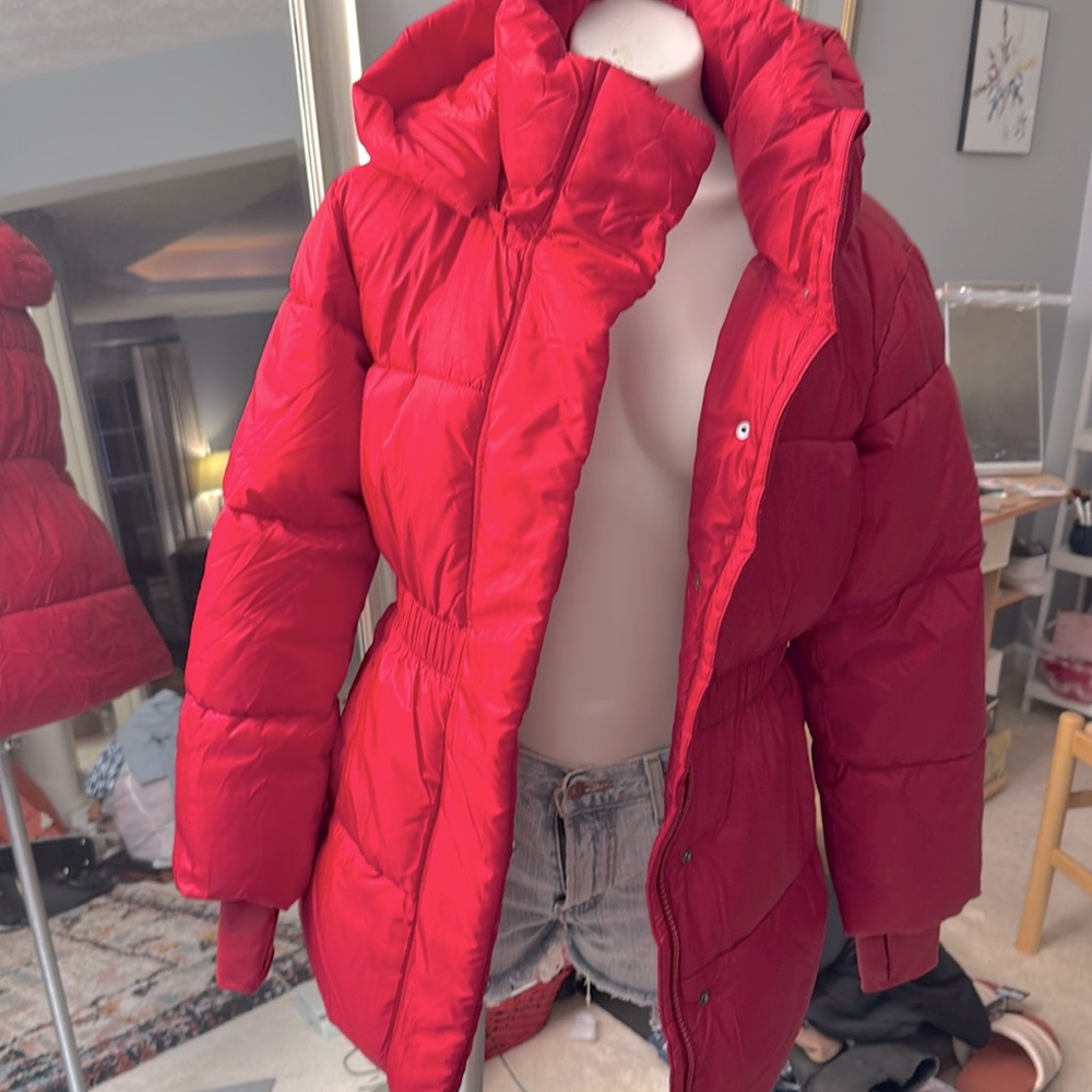 NWOT WOMEN’S GAP PUFFER PARKA SIZE SMALL. SLED RED